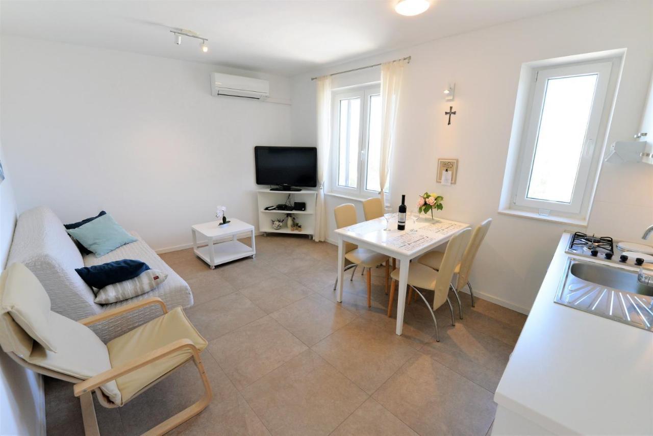 Apartment Vami With Sea View